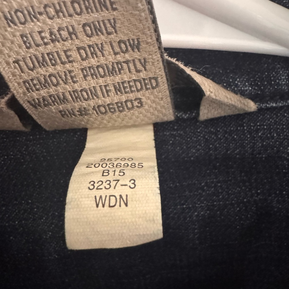 Duluth Trading Co Women’s Denim Pearl Snap Shirt Size Small - Picture 8 of 12